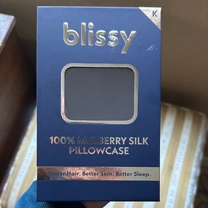 Blissy King Sized 100% Mulberry Silk Pillowcase in Navy Blue